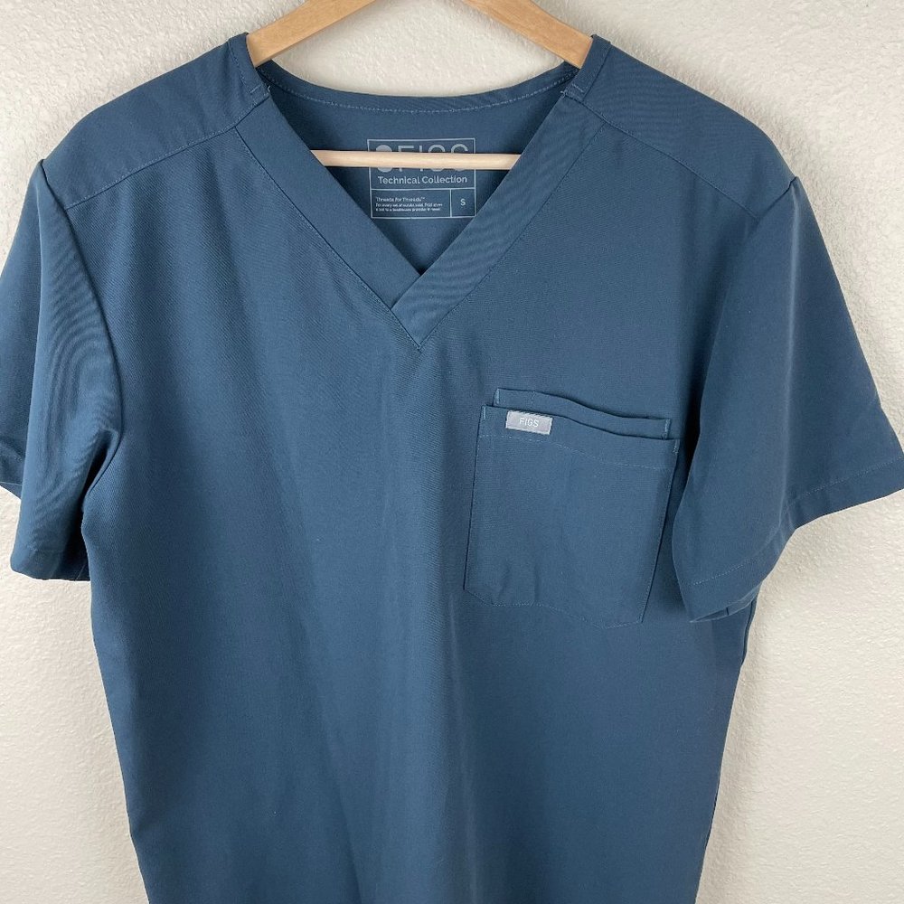 Figs Scrub Top. Color: Dark Harbor